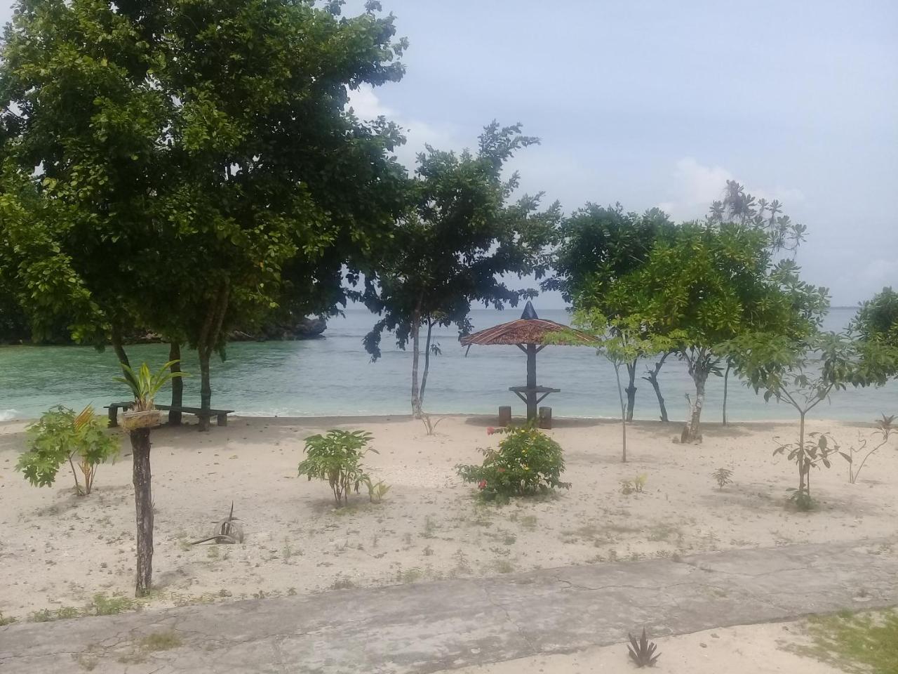 Nusa Nalan Beach Resort Rumah Olat Exterior photo